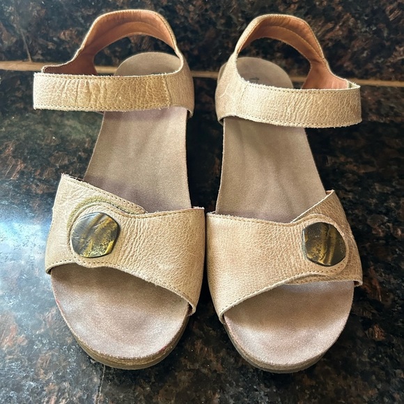 Taos Footwear Shoes Taos Carousel Wedge Sandal 4 Arch And